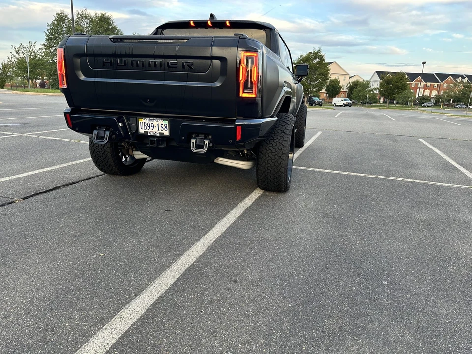2023 GMC Hummer EV - Image 13 of 31