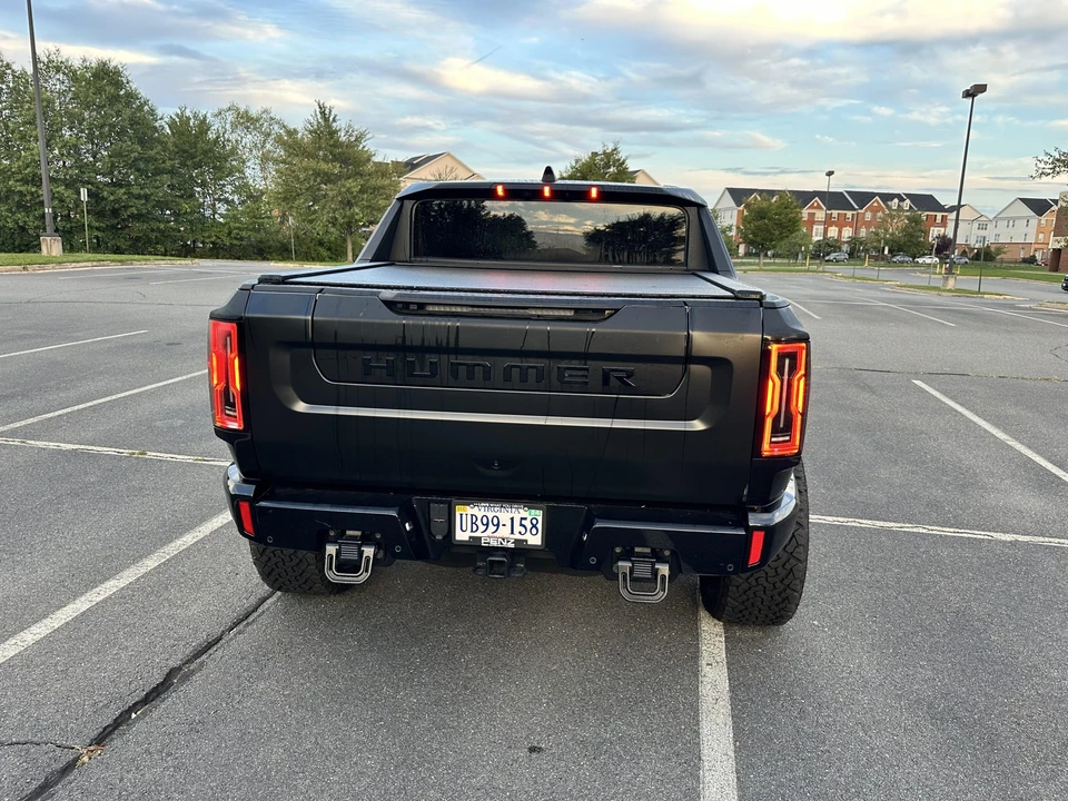 2023 GMC Hummer EV - Image 10 of 31