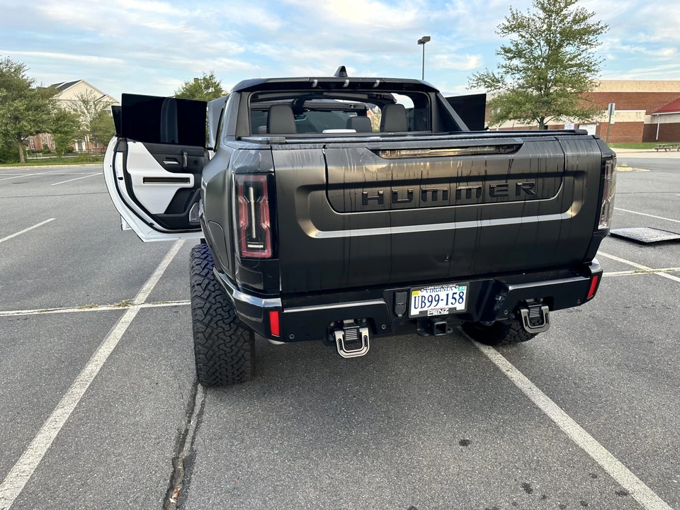 2023 GMC Hummer EV - Image 6 of 31