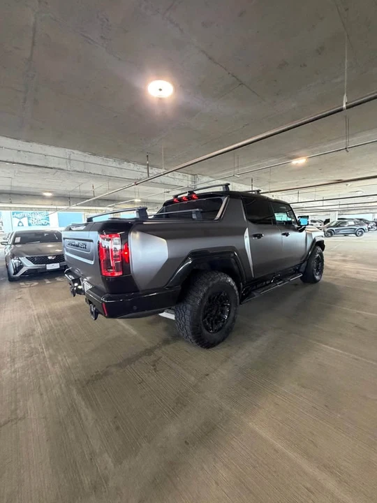 2023 GMC Hummer EV - Image 4 of 9