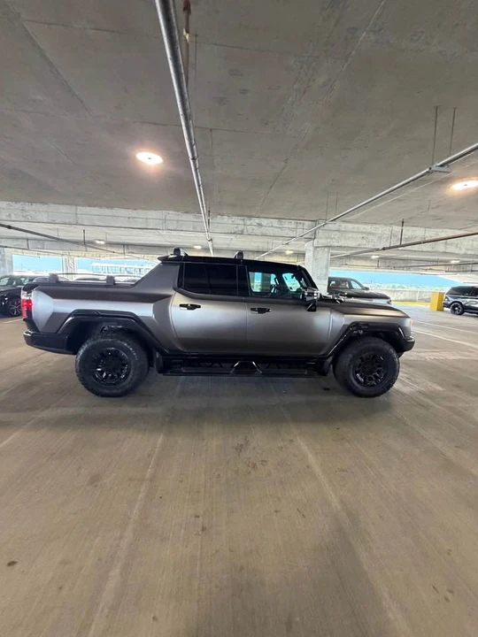 2023 GMC Hummer EV - Image 5 of 9