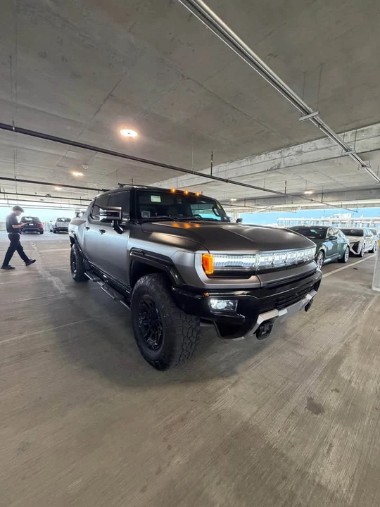 2023 GMC Hummer EV - Image 6 of 9