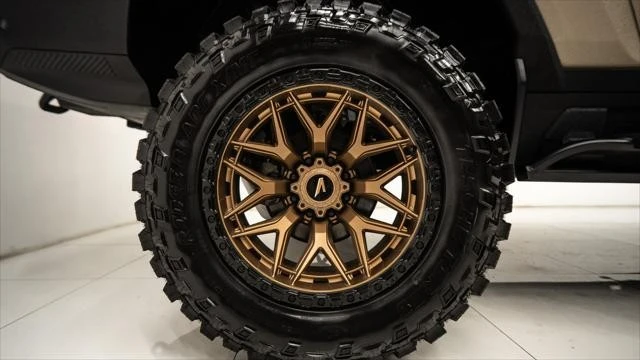 2023 GMC Hummer EV - Image 9 of 21
