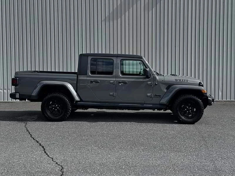 2023 GMC - Image 5 of 9