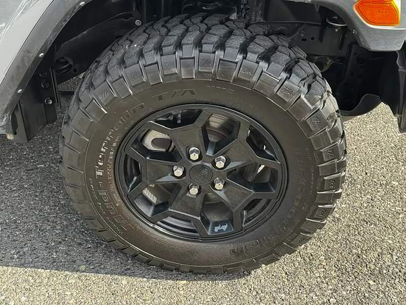 2023 GMC - Image 9 of 9