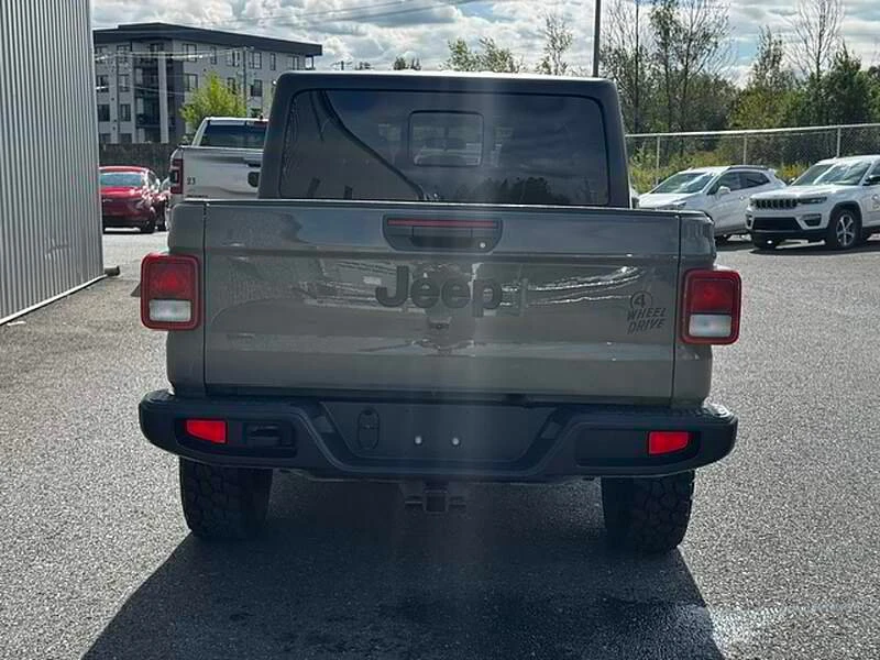 2023 GMC - Image 4 of 9