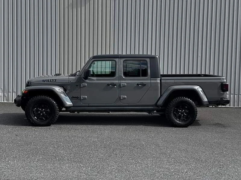 2023 GMC - Image 6 of 9