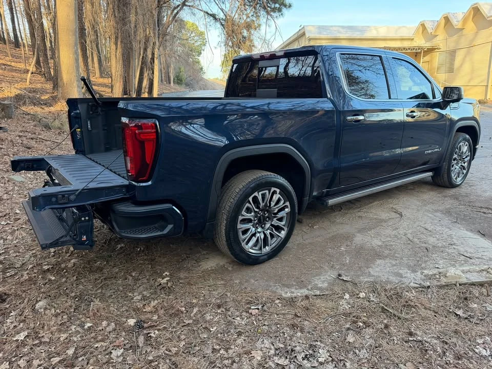 2023 GMC Sierra 5th Gen - Image 4 of 12
