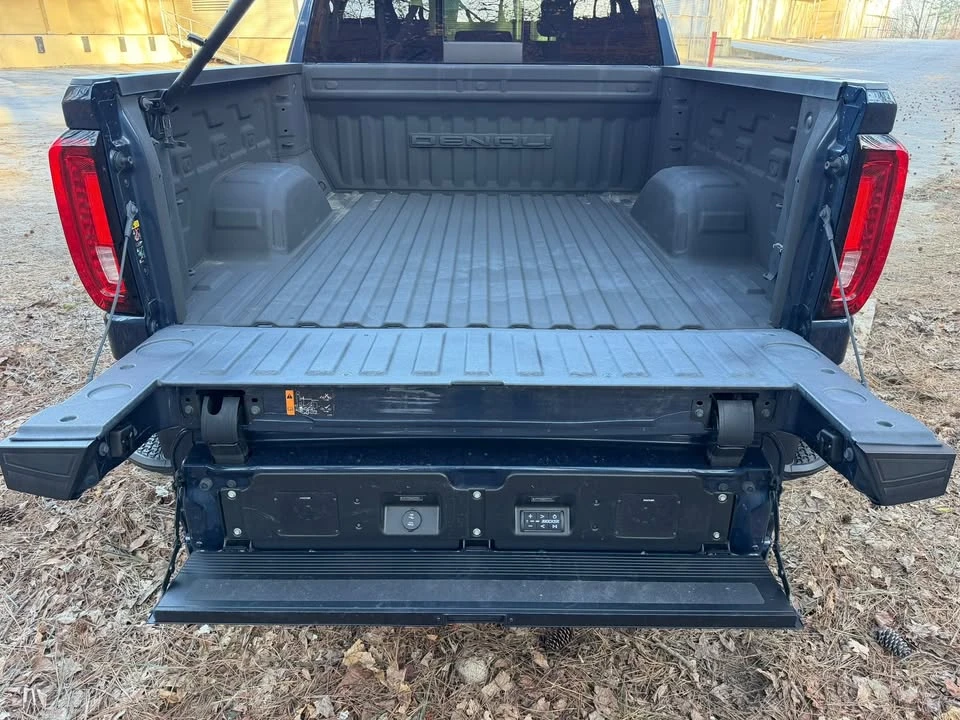 2023 GMC Sierra 5th Gen - Image 5 of 12