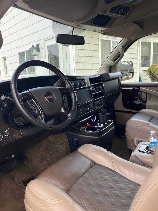 2023 GMC Savana - Image 7 of 12