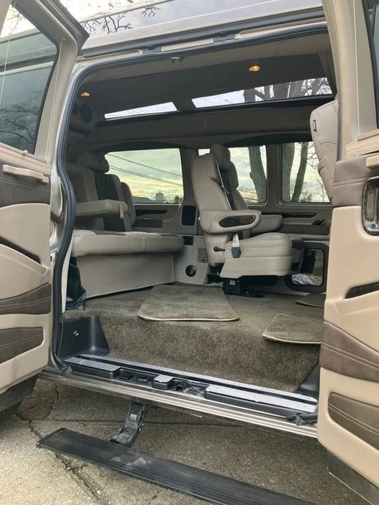 2023 GMC Savana - Image 11 of 12
