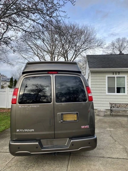 2023 GMC Savana - Image 6 of 12