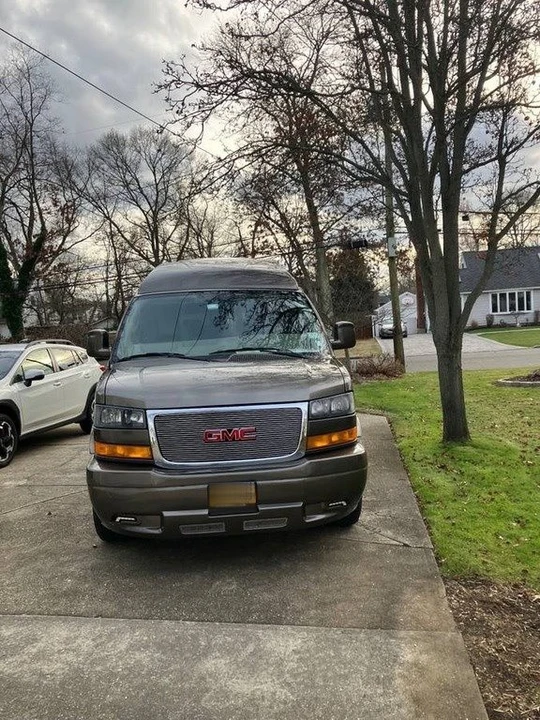 2023 GMC Savana - Image 3 of 12