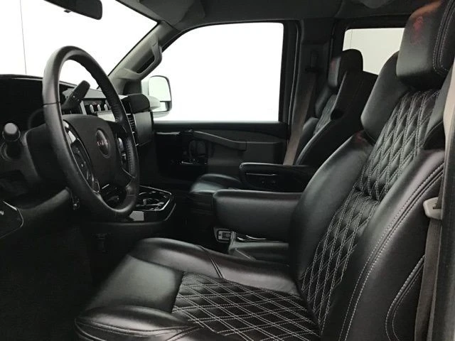 2023 GMC Savana - Image 19 of 21