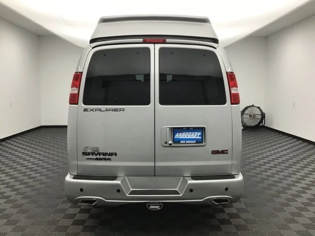 2023 GMC Savana - Image 4 of 21