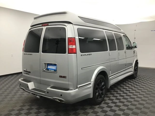 2023 GMC Savana - Image 3 of 21