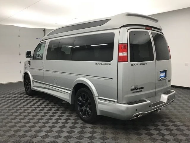 2023 GMC Savana - Image 12 of 21