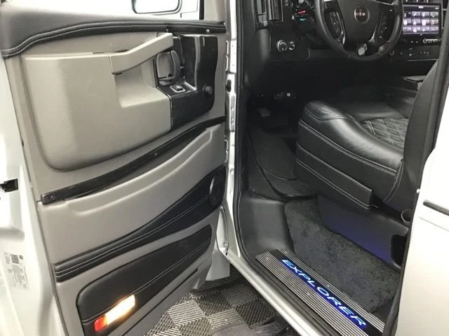 2023 GMC Savana - Image 16 of 21