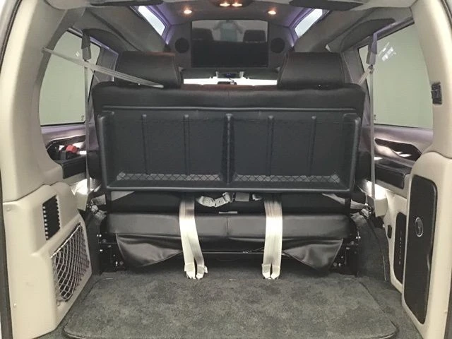 2023 GMC Savana - Image 7 of 21