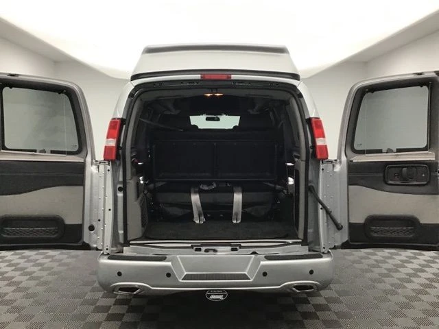 2023 GMC Savana - Image 6 of 21