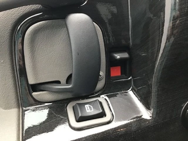 2023 GMC Savana - Image 18 of 21