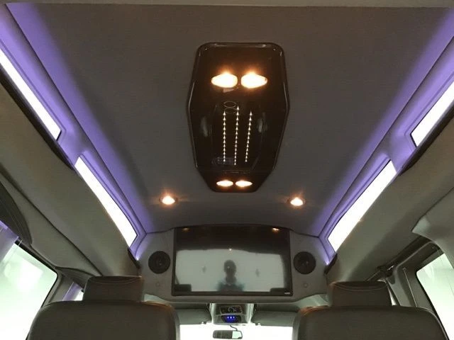 2023 GMC Savana - Image 10 of 21