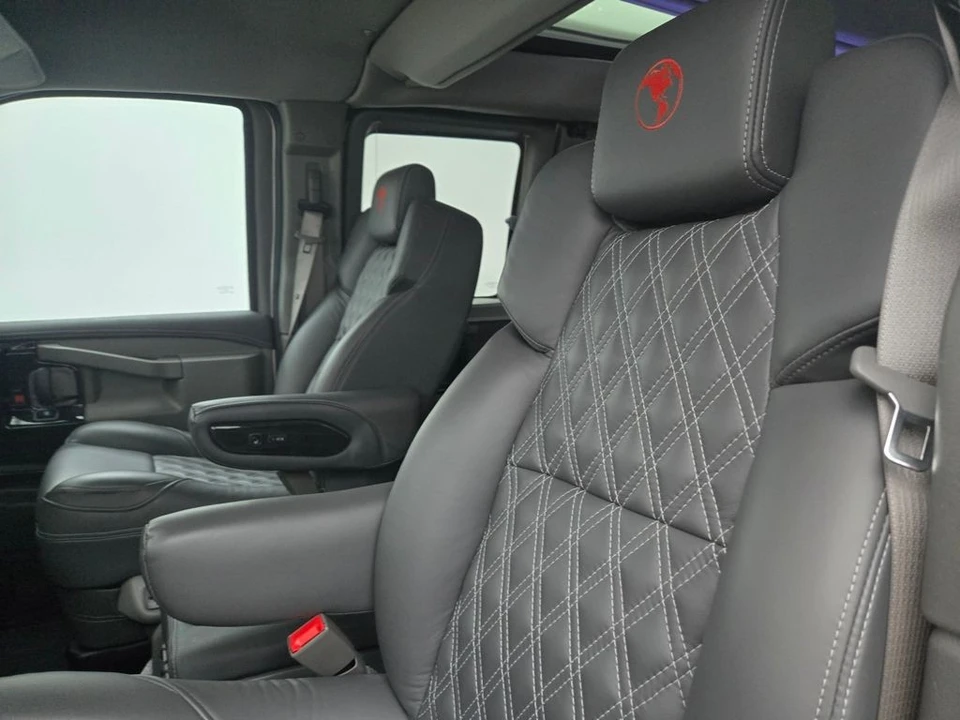 2023 GMC Savana - Image 16 of 21