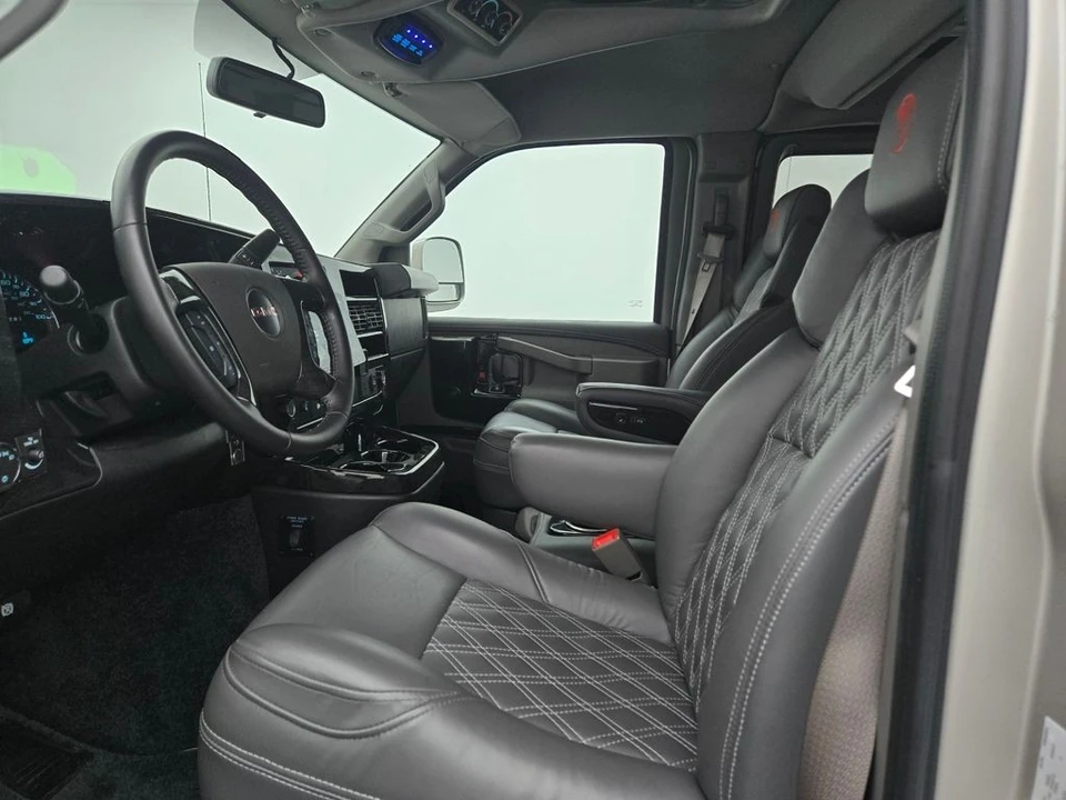 2023 GMC Savana - Image 15 of 21