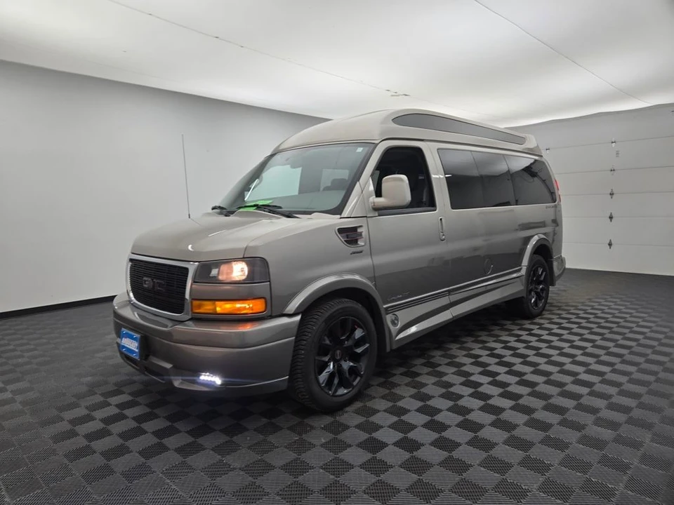 2023 GMC Savana - Image 11 of 21