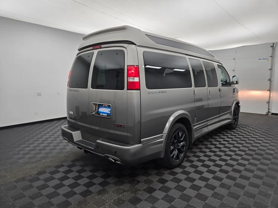2023 GMC Savana - Image 3 of 21