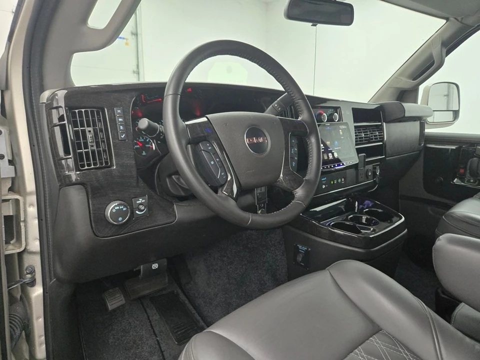 2023 GMC Savana - Image 17 of 21