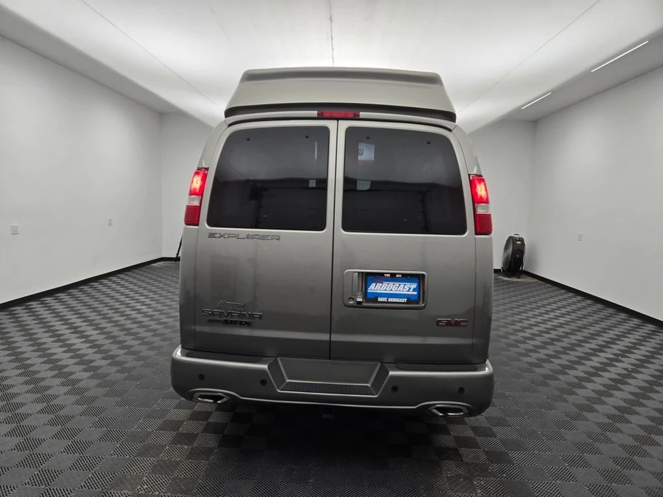 2023 GMC Savana - Image 4 of 21