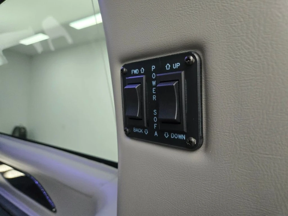 2023 GMC Savana - Image 7 of 21