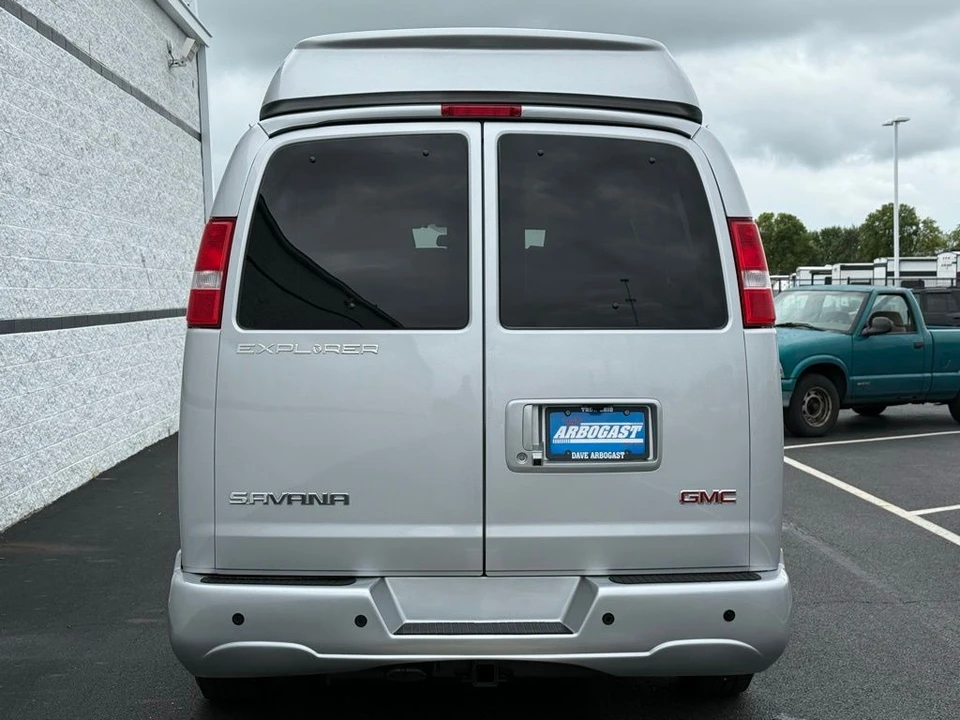 2023 GMC Savana - Image 4 of 21
