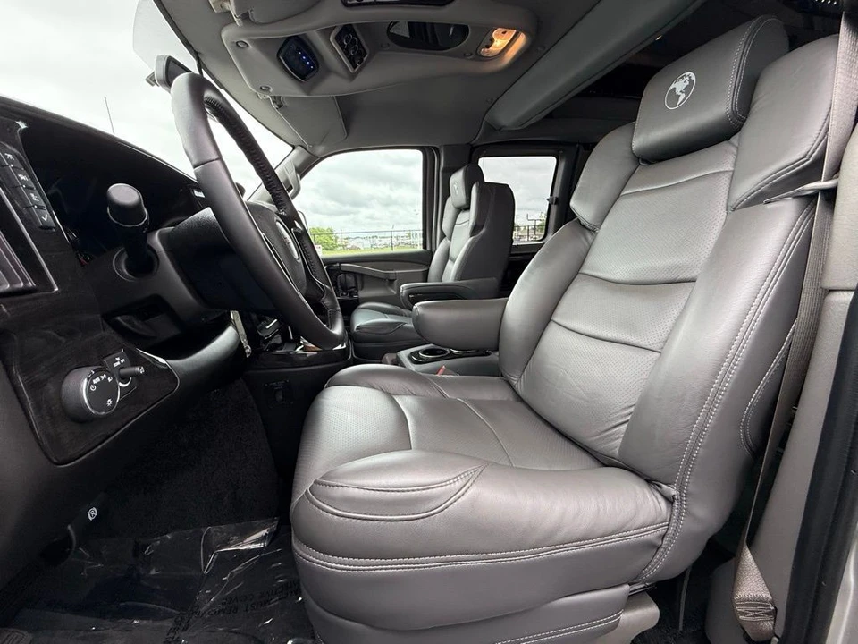 2023 GMC Savana - Image 15 of 21