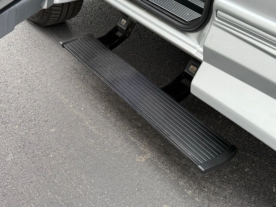 2023 GMC Savana - Image 12 of 21