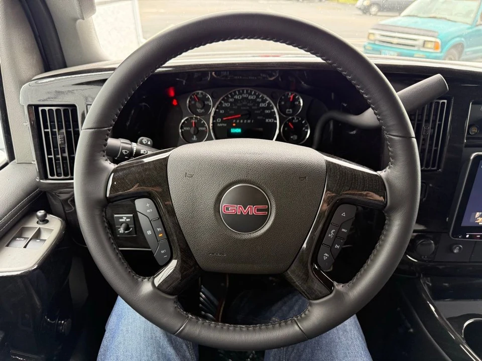 2023 GMC Savana - Image 17 of 21