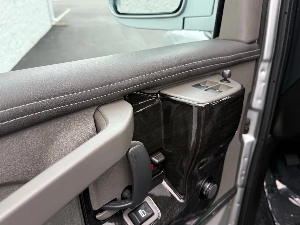 2023 GMC Savana - Image 14 of 21