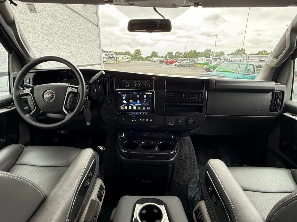 2023 GMC Savana - Image 2 of 21