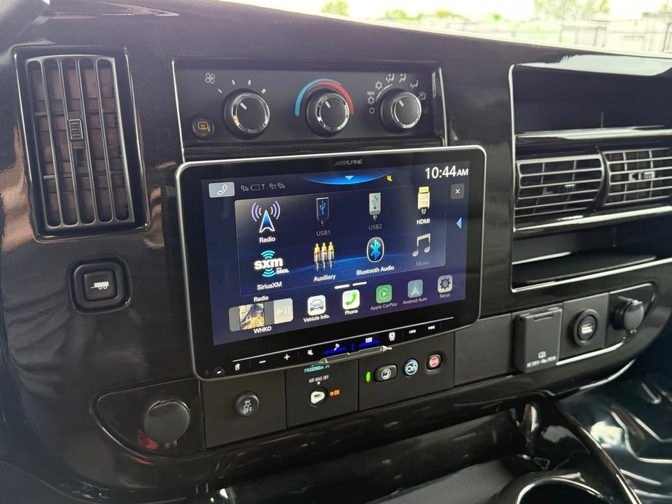 2023 GMC Savana - Image 20 of 21