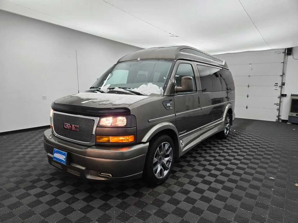 2023 GMC Savana - Image 12 of 21