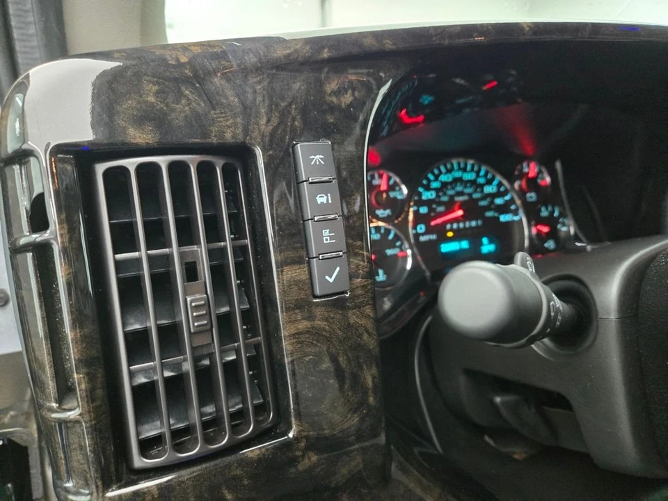 2023 GMC Savana - Image 20 of 21