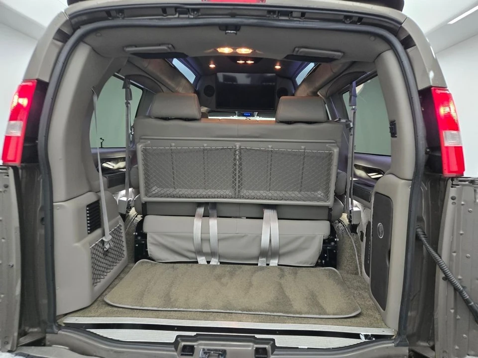 2023 GMC Savana - Image 7 of 12