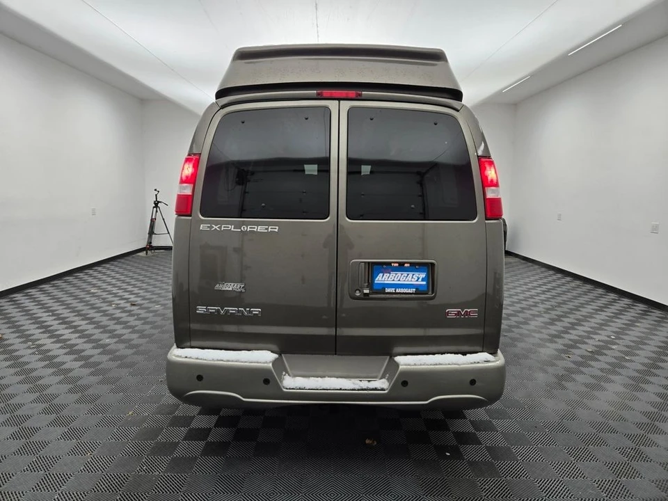 2023 GMC Savana - Image 4 of 21