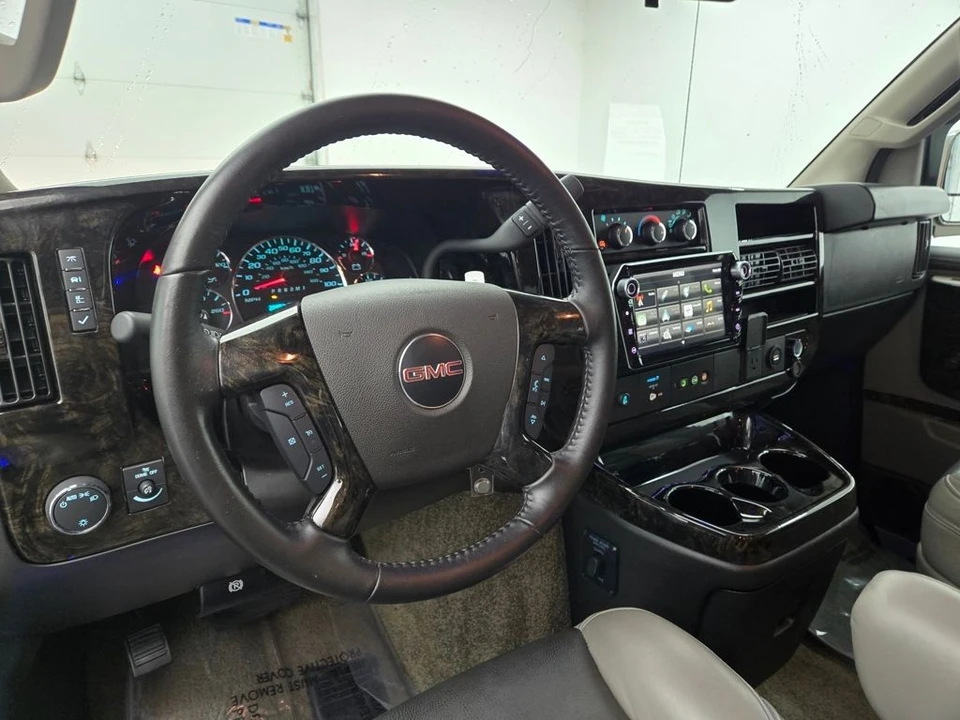 2023 GMC Savana - Image 18 of 21
