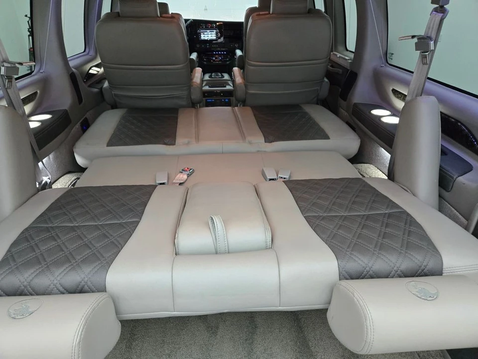 2023 GMC Savana - Image 9 of 12