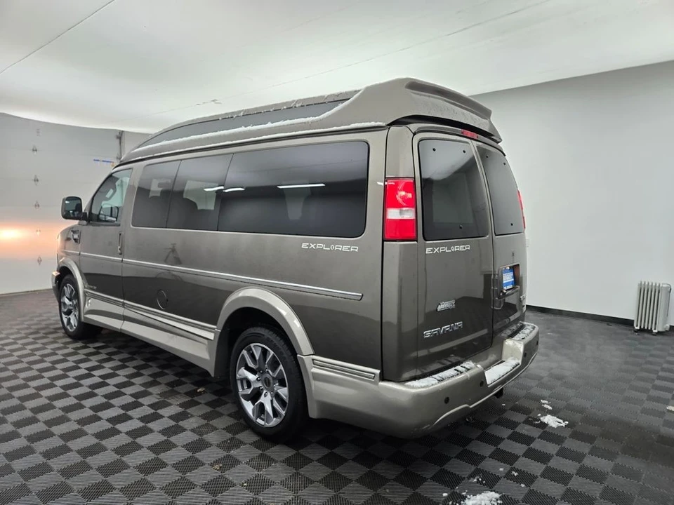 2023 GMC Savana - Image 11 of 12
