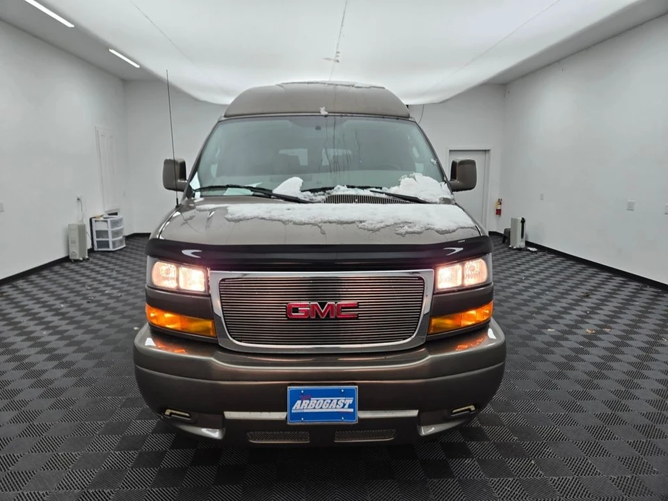 2023 GMC Savana - Image 13 of 21
