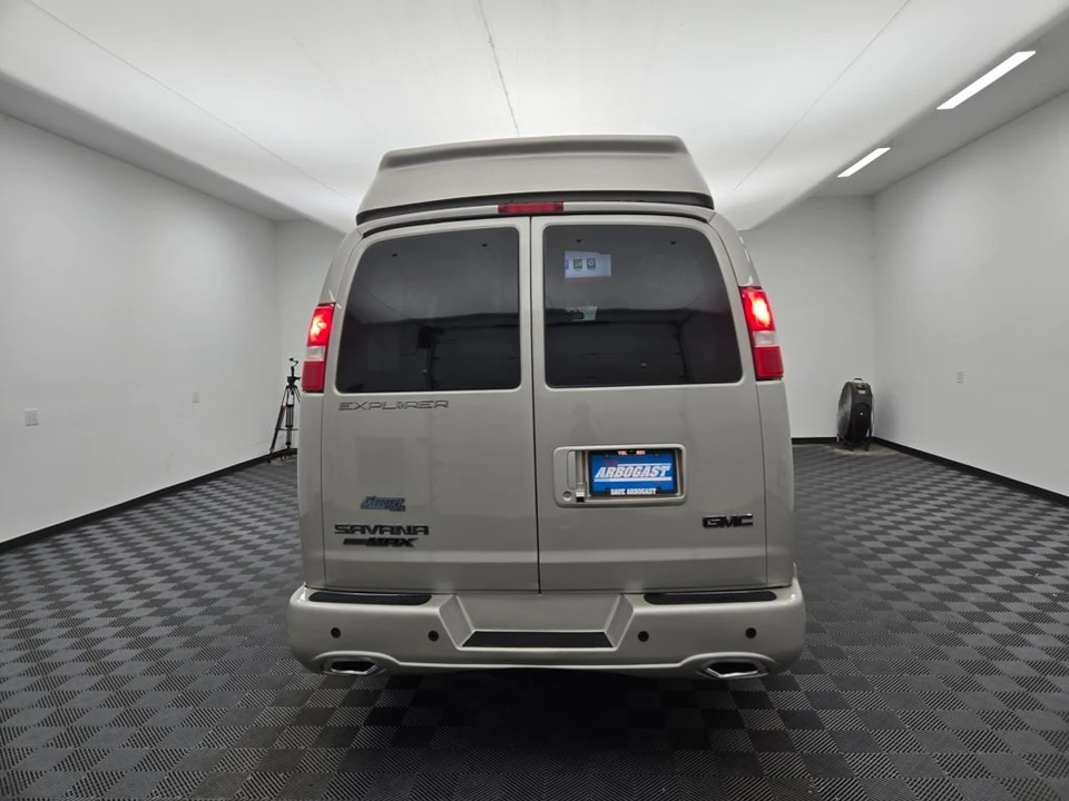 2023 GMC Savana - Image 4 of 21