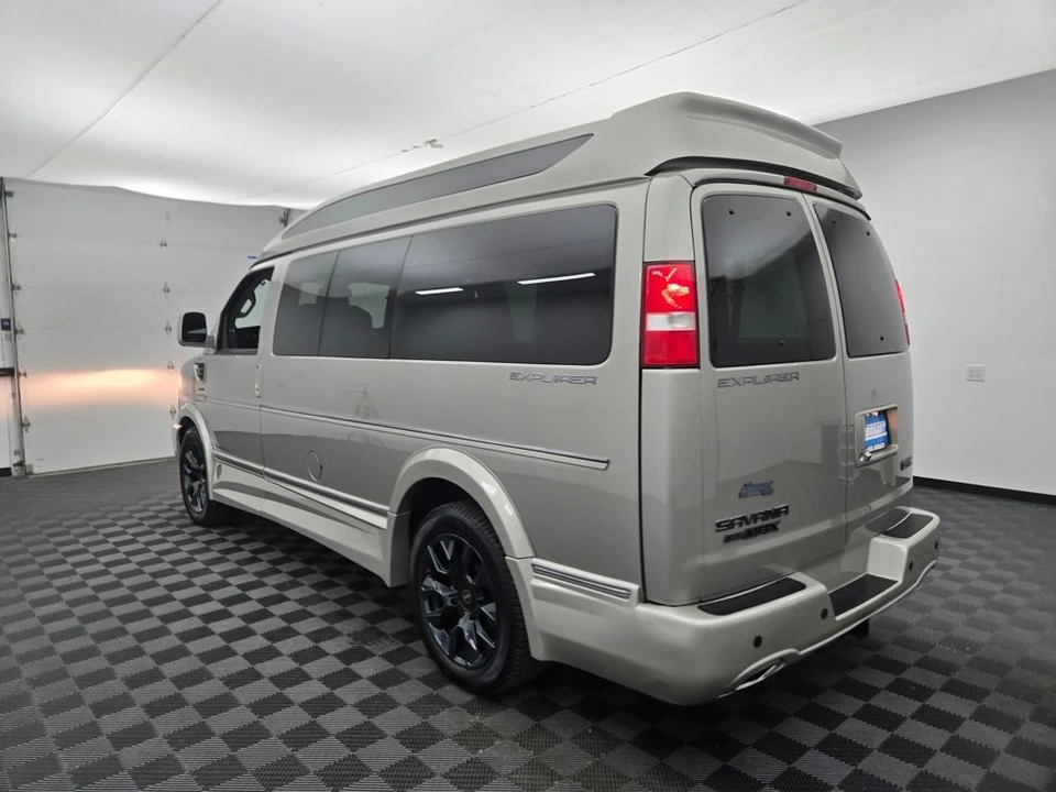 2023 GMC Savana - Image 10 of 21